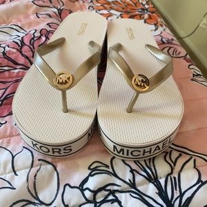 MICHAEL KORS WOMENS PLATFORM MK THONG FLIP FLOPS